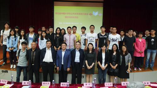 公關(guān)策劃-嘉賓與學(xué)生合影