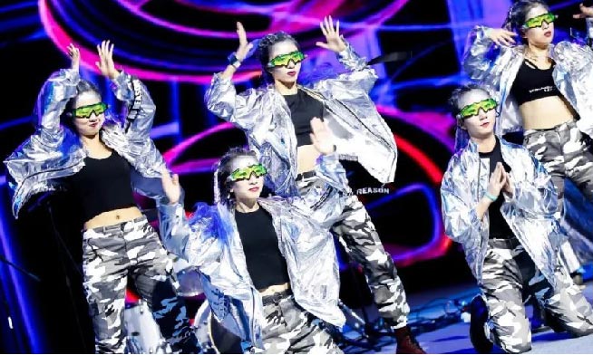 創(chuàng)意舞蹈表演節(jié)目賽博幻想 賽博朋克科技之風